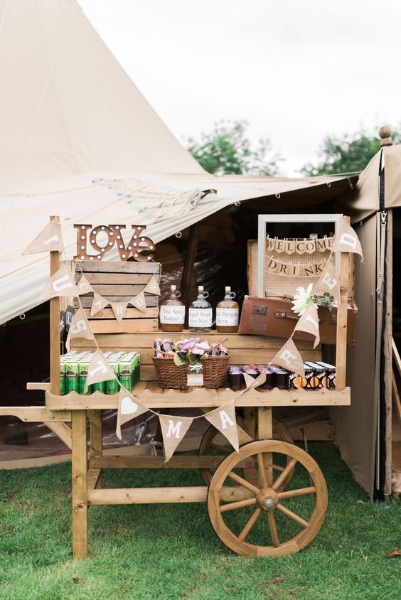 Décor candy bar en bois esprit rustique, lettre lumineuse love